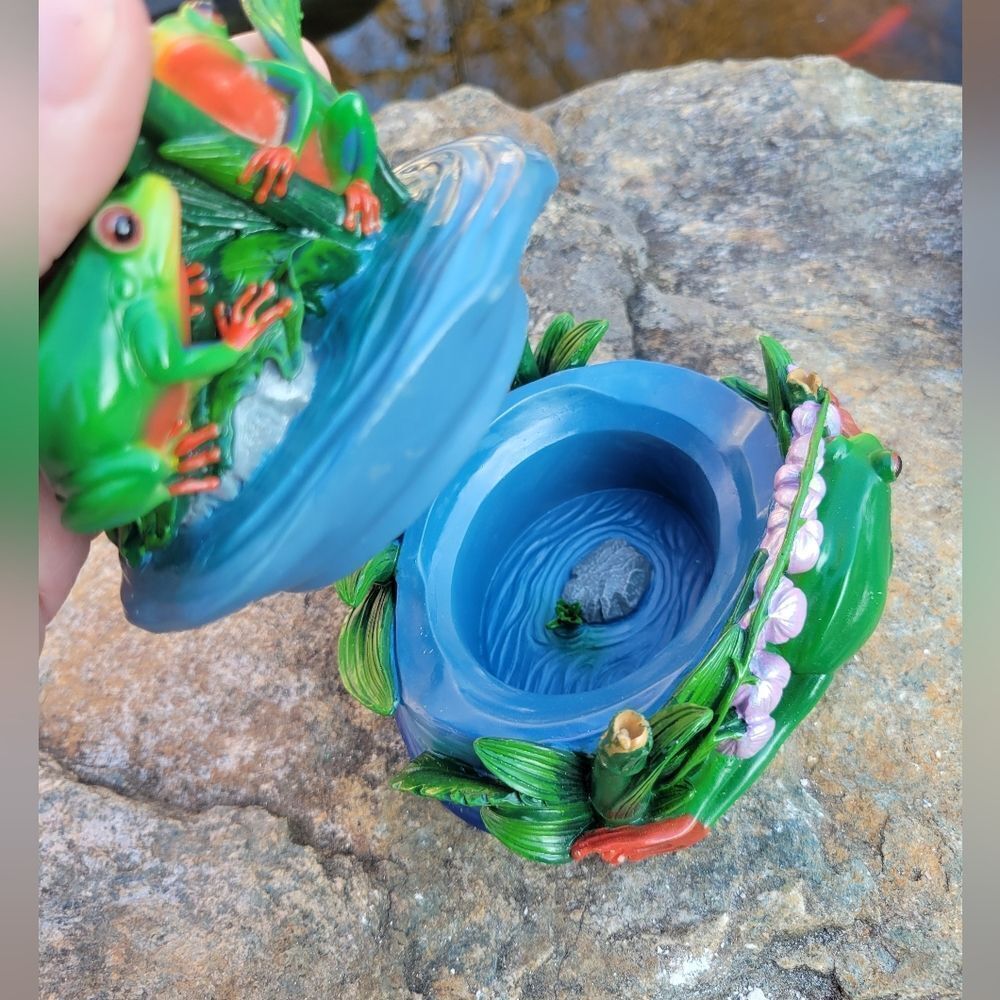 Frog Handpainted Trinket Box‎ - Picture 5 of 12